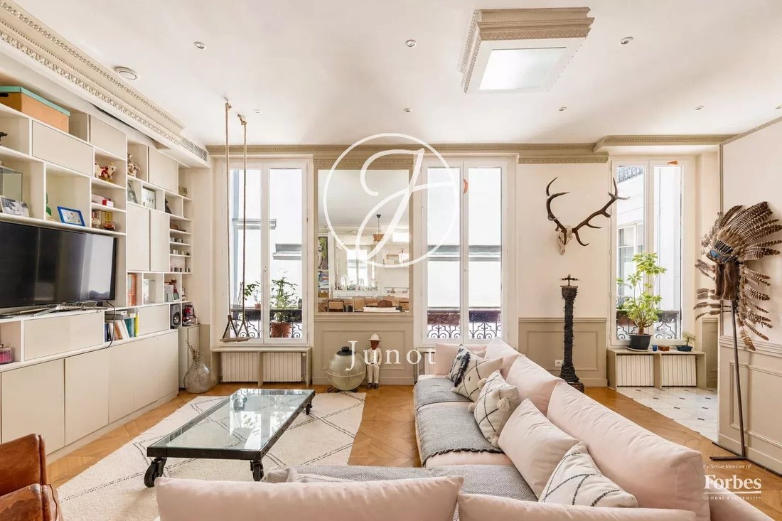 Apartment in Porte Saint Denis-Paradis, Paris 10e Arrondissement, Paris 3 - 18710636