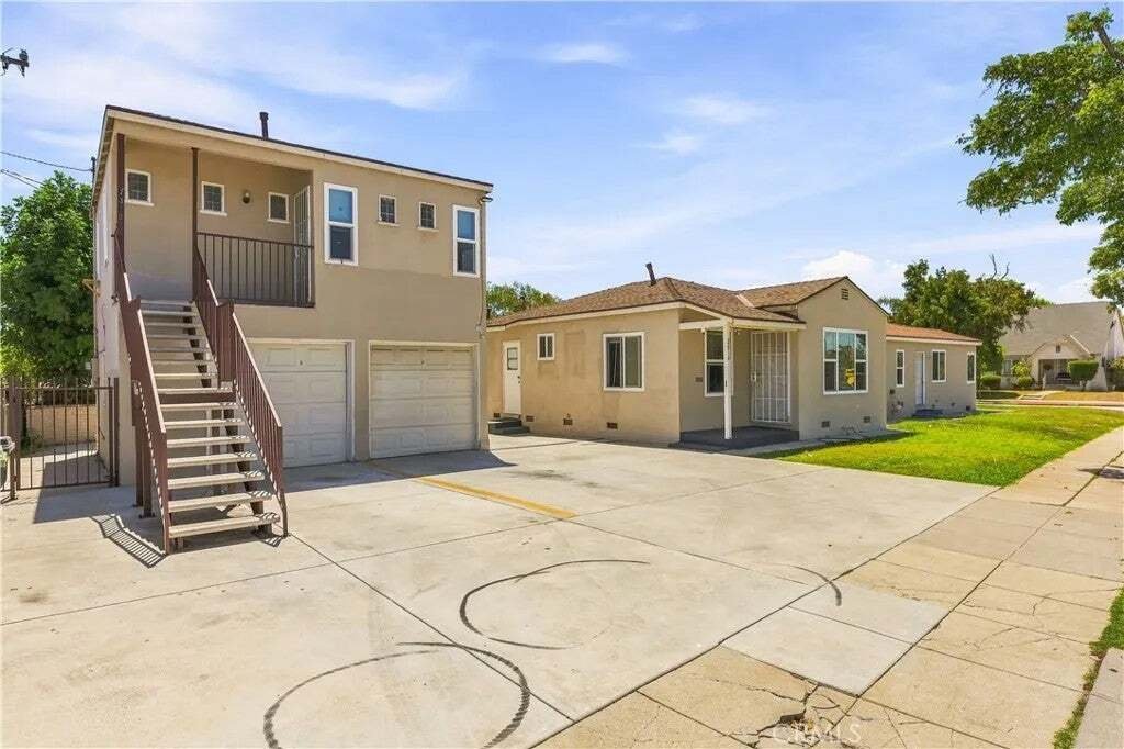 Alhambra, California, United States 3 - 18703225