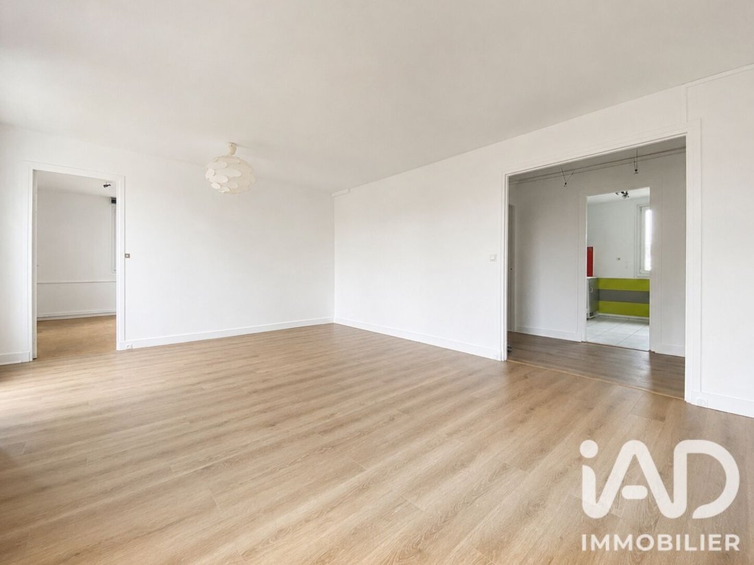 Apartment in Arrondissement of Bobigny, Ile-de-France, France 5 - 17389829