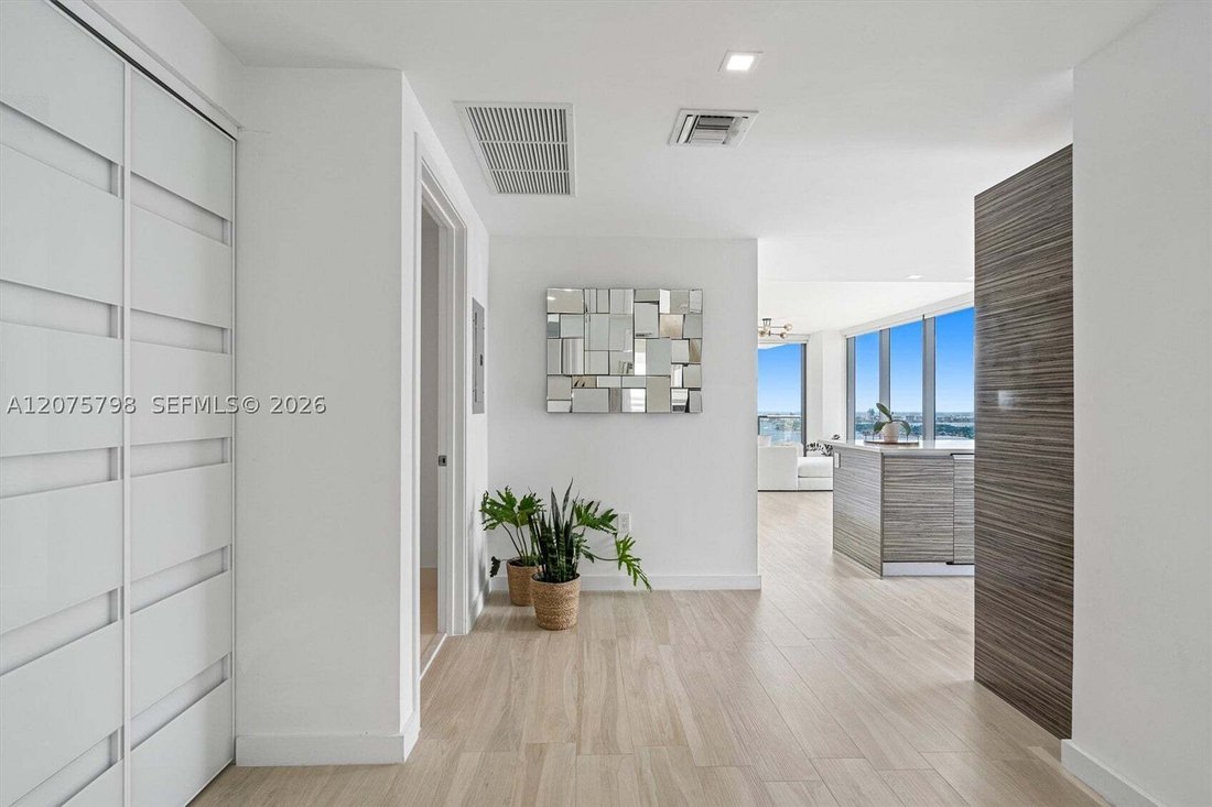 Condo in Miami, Florida, United States 3 - 18711420