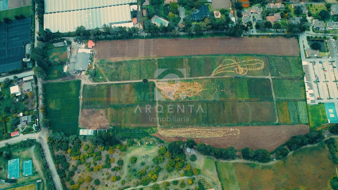 Terreno a Quito, Provincia del Pichincha, Ecuador 1 - 18714686