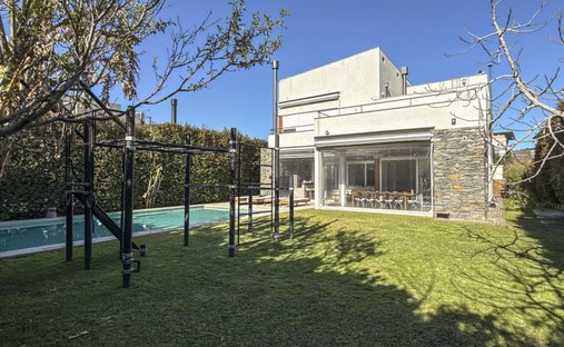 House in Victoria, Buenos Aires Province, Argentina 1