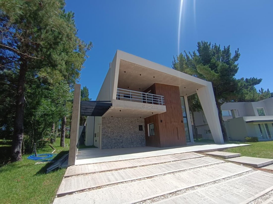 House in Pinamar, Buenos Aires Province, Argentina 2 - 18703841