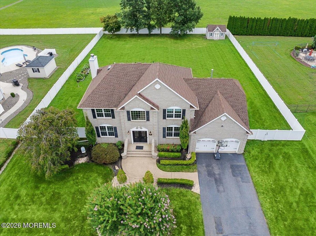 Freehold Township, New Jersey, United States 3 - 18712875
