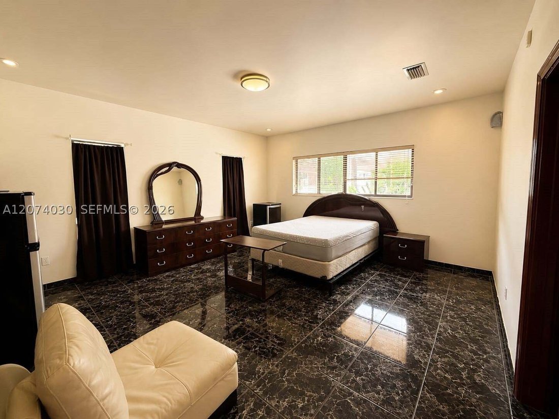 House in Hialeah, Florida, United States 5 - 18703103