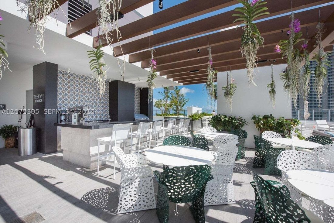 Condo in Miami, Florida, United States 4 - 18706032
