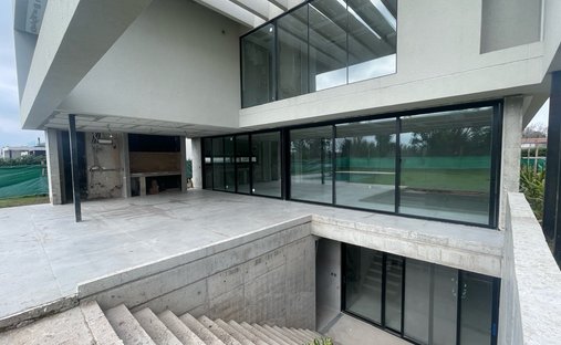 House in La Lonja, Buenos Aires Province, Argentina 1