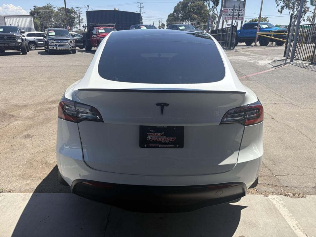 Suv in Corona, CA, United States 5 - 18710436