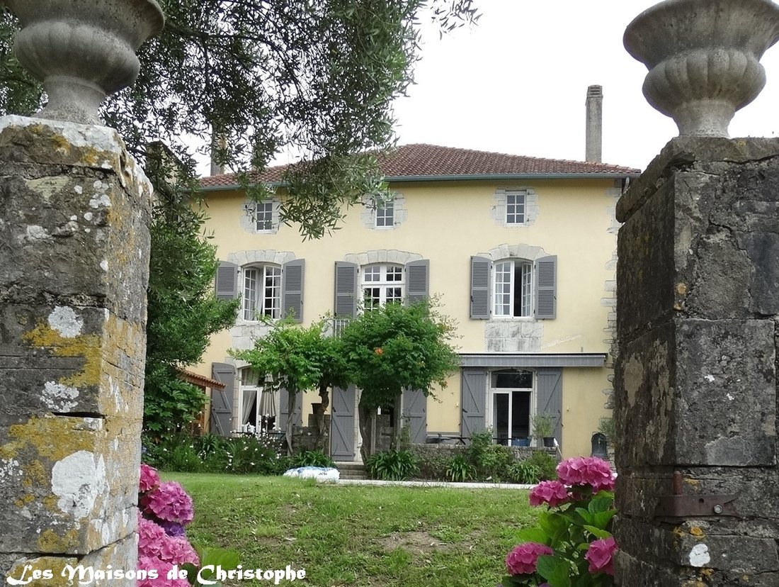 Townhouse in Bayonne, Nouvelle-Aquitaine, France 1 - 18713357