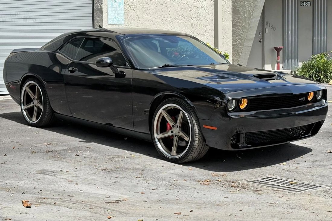 Coupe in Miami, FL, United States 1 - 18712046