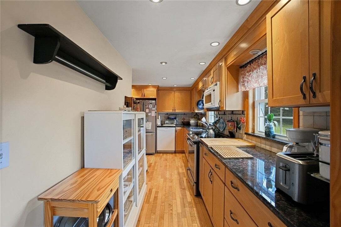 House in Cranston, Rhode Island, United States 5 - 18710025