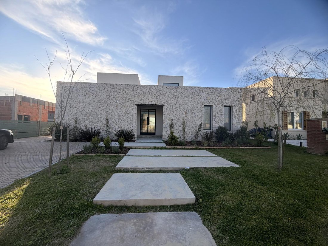 House in Benavidez, Buenos Aires Province, Argentina 1 - 18702674
