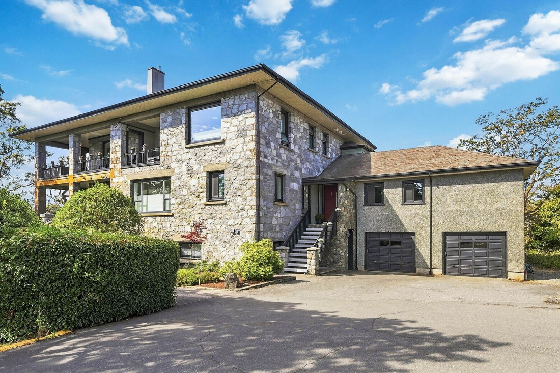 Townhouse in Saanich, British Columbia, Canada 3 - 18709058