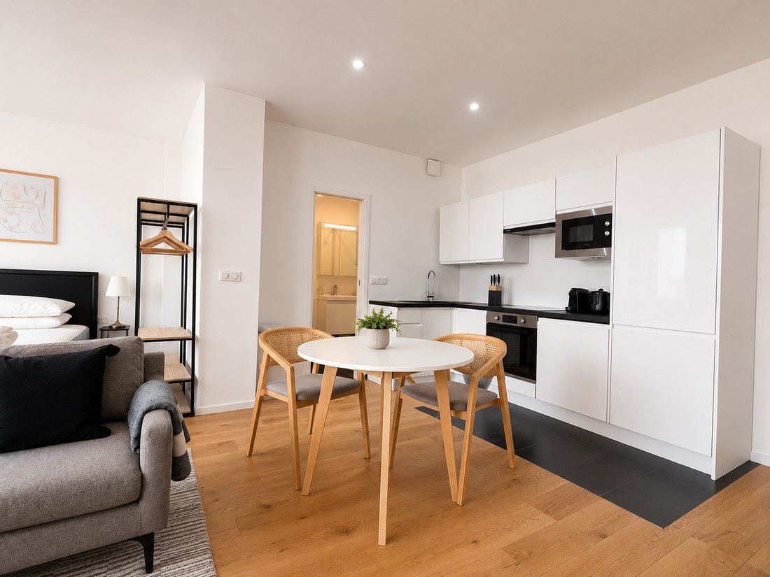 Apartment in Elysées-Madeleine, Paris 8e Arrondissement, Paris 4 - 18708299