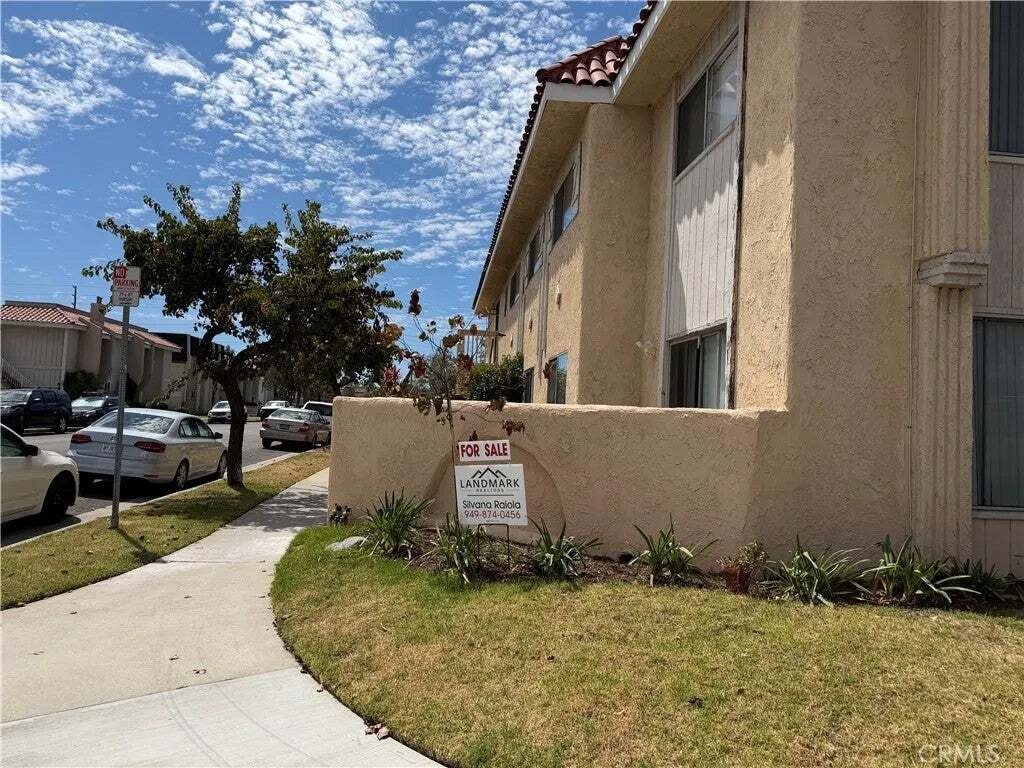 Huntington Beach, California, United States 2 - 18705894