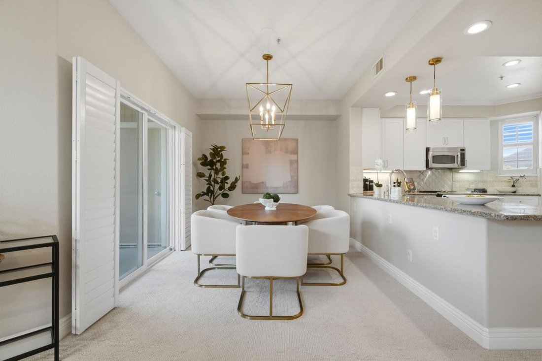 Condo in San Mateo, California, United States 4 - 18705708