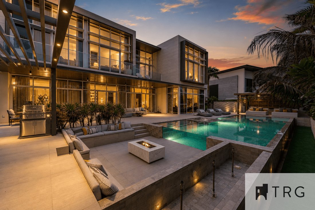 Villa in Hadaeq Sheikh Mohammed Bin Rashid, Dubai, United Arab Emirates 1 - 18703413