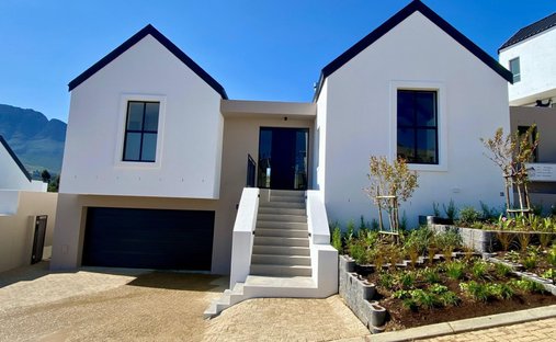 House in Arbeidslus, Western Cape, South Africa 1