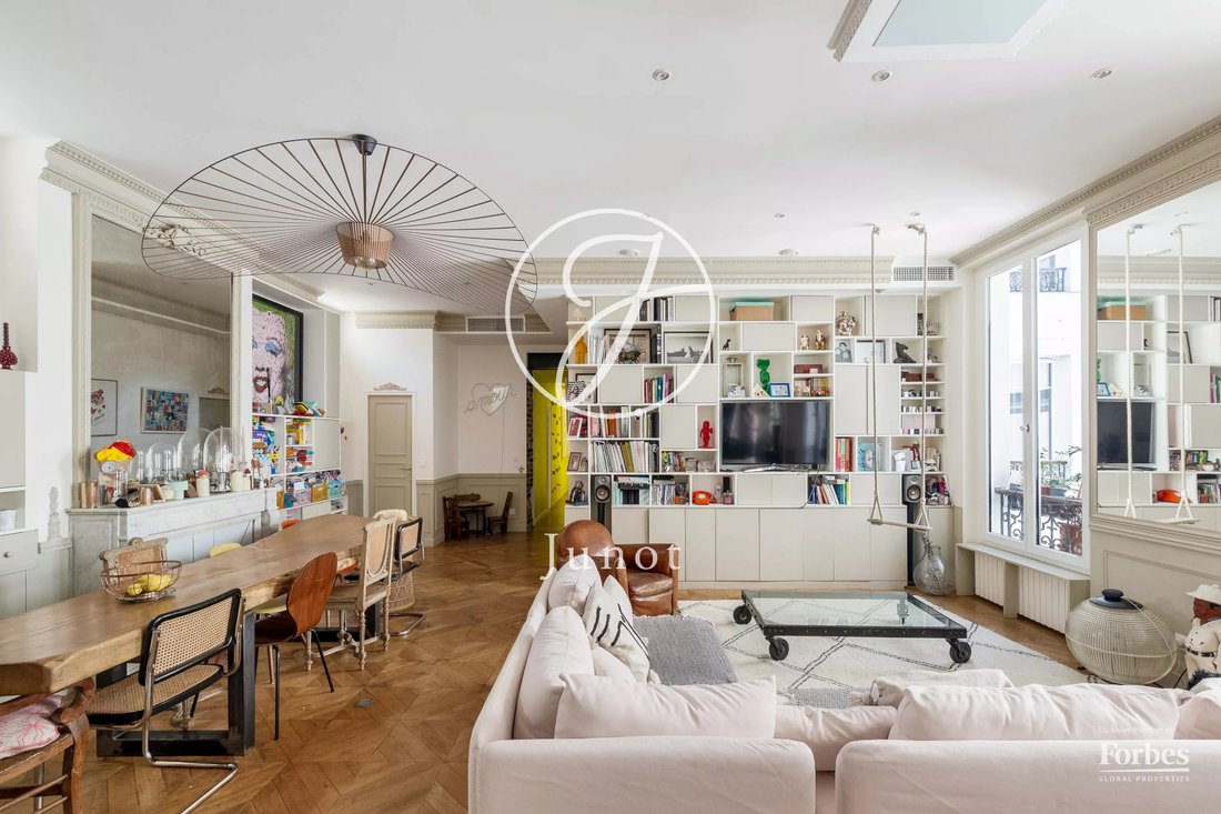 Apartment in Porte Saint Denis-Paradis, Paris 10e Arrondissement, Paris 1 - 18710636