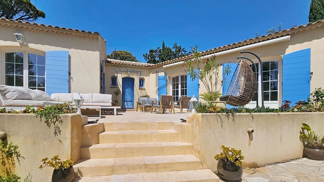 Villa in Exterieurs, Frejus, France 3 - 18707183