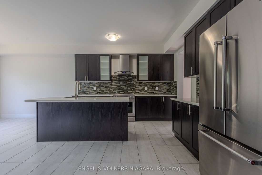 House in Niagara Falls, Ontario, Canada 5 - 18713314