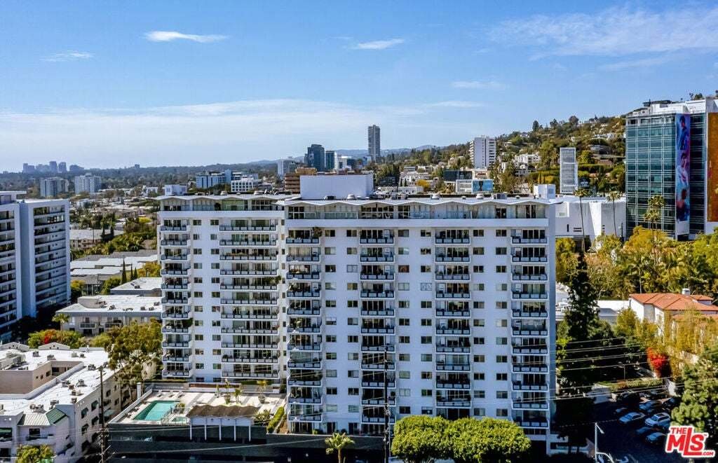 Condo in Los Angeles, California, United States 1 - 18705260