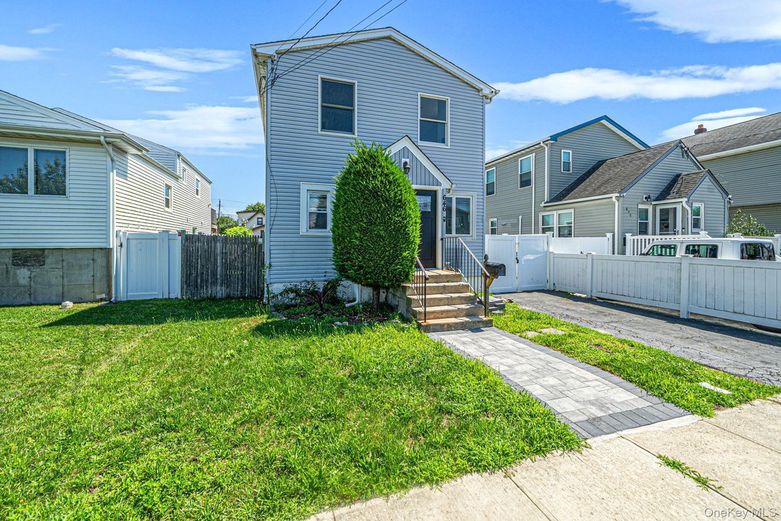 House in Lindenhurst, New York, United States 3 - 18709707