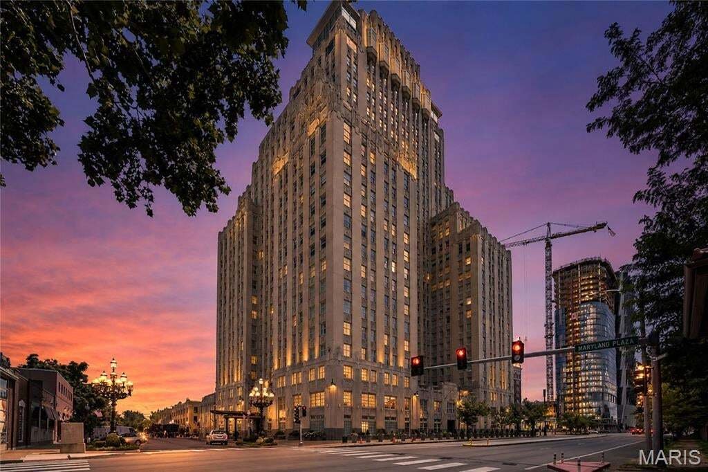 Condo in St. Louis, Missouri, United States 2 - 18705478