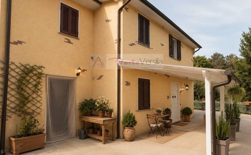 Villa in Strettoia-Capezzano-Valdicastello, Pietrasanta, Tuscany 1