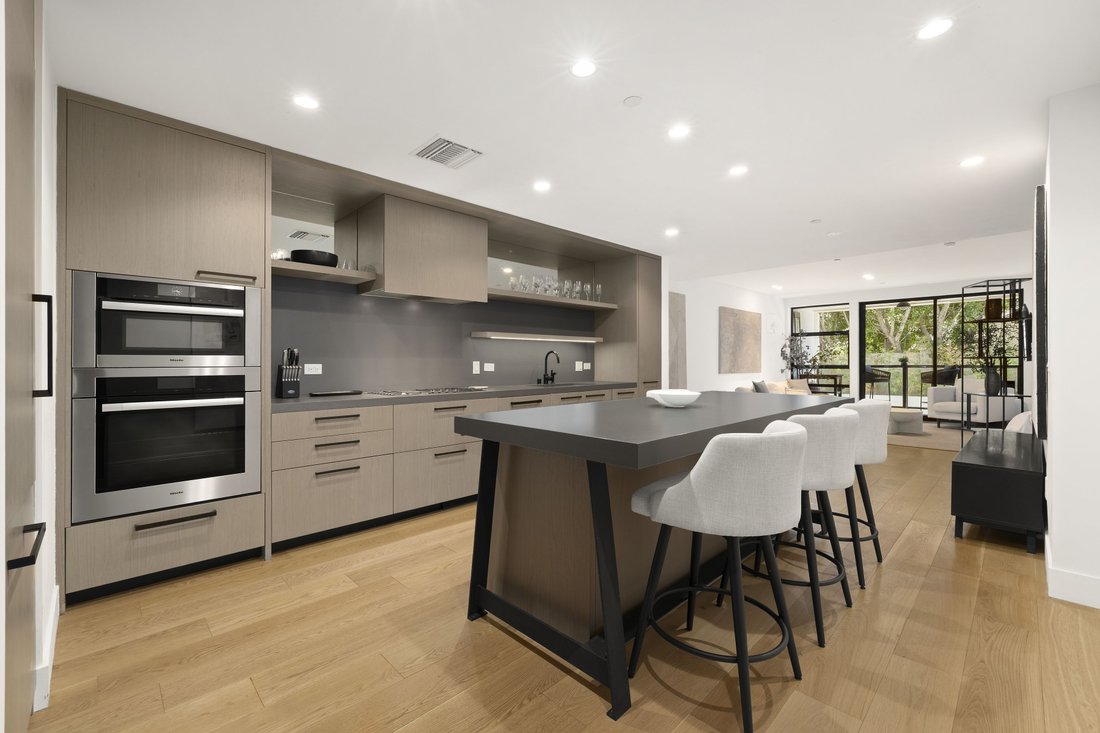 Condo in Los Angeles, California, United States 1 - 18709073