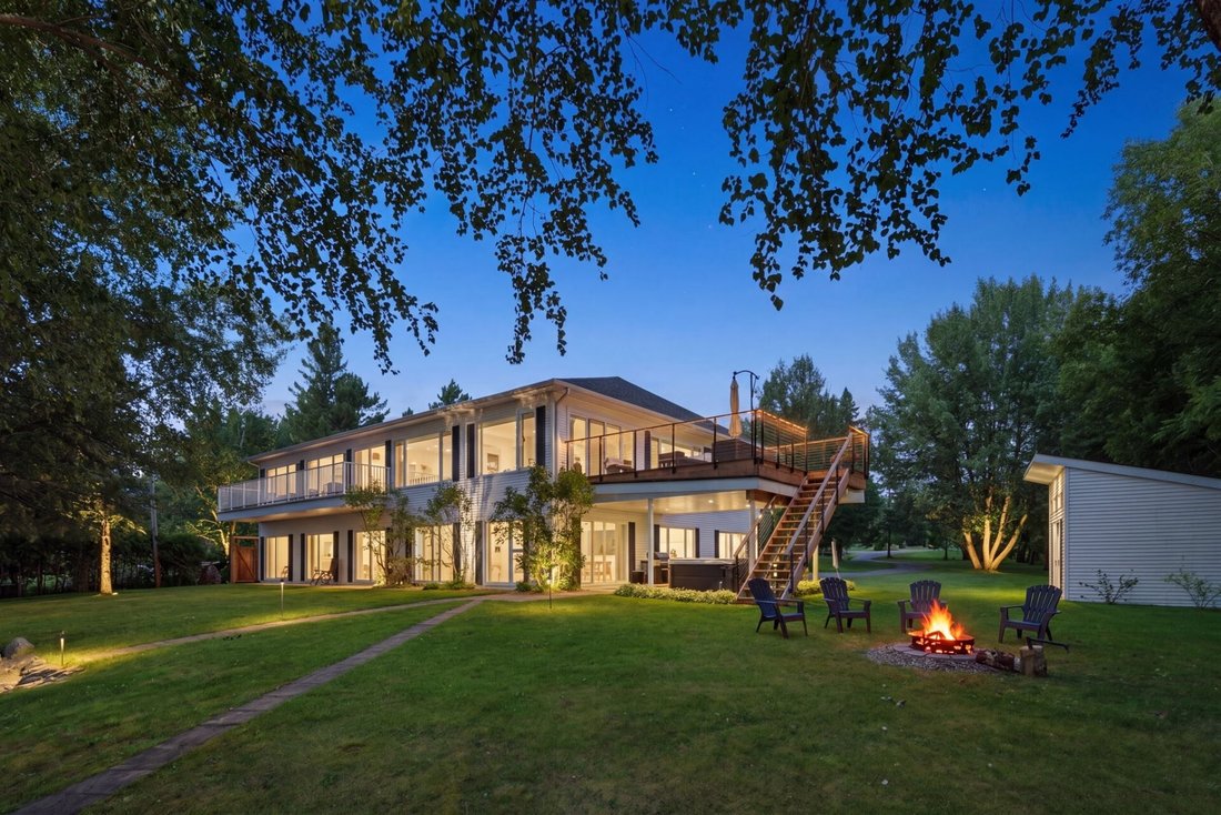 House in Disraeli, Quebec, Canada 1 - 18712407