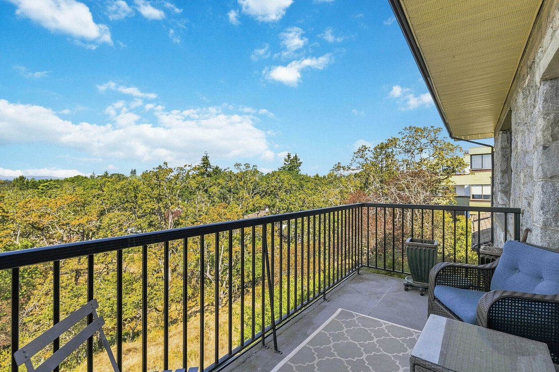 Townhouse in Saanich, British Columbia, Canada 5 - 18709058