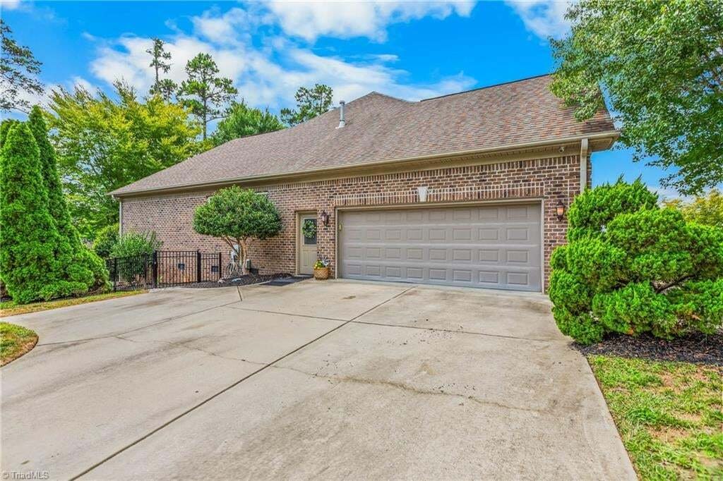 House in Whitsett, North Carolina, United States 4 - 18703115