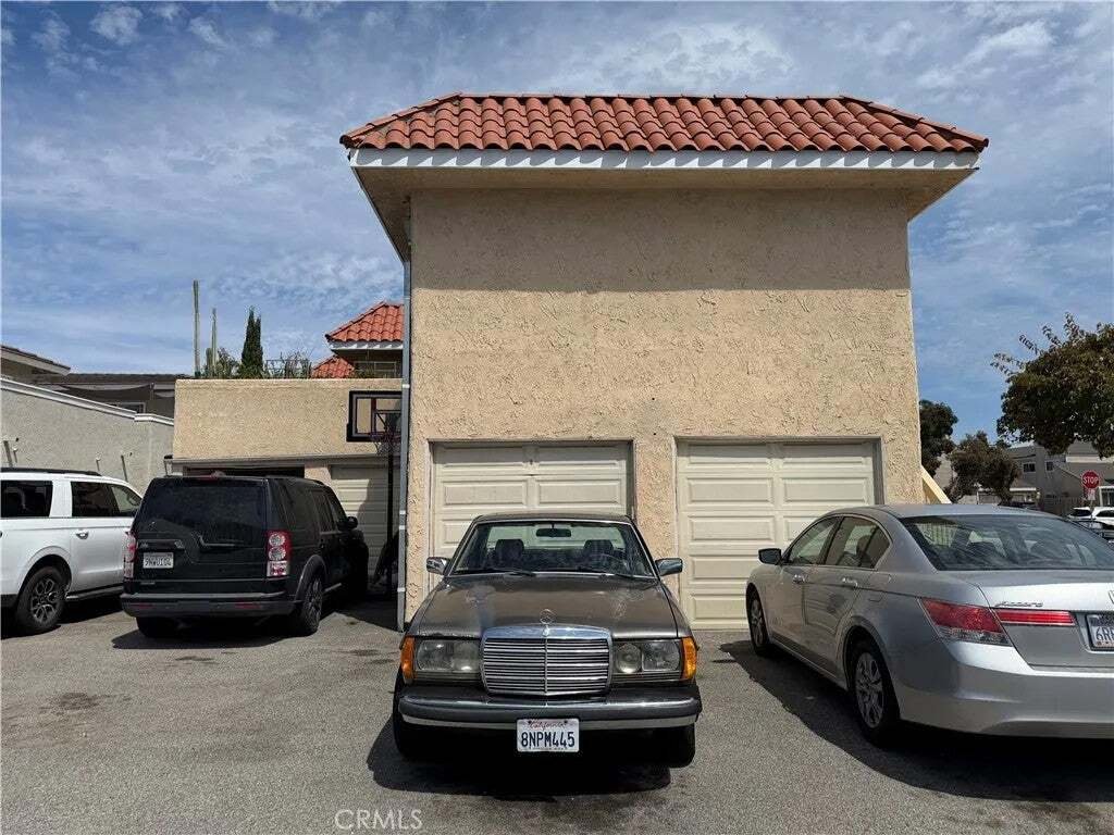 Huntington Beach, California, United States 5 - 18705894