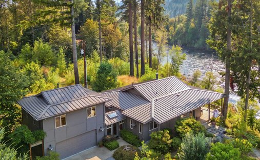 House in Vida, Oregon, United States 1
