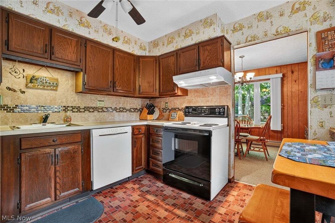House in Rock Creek, Ohio, United States 2 - 18705759