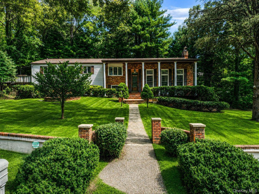 House in Smithtown, New York, United States 1 - 18702526