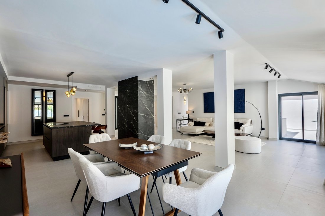 Villa in Nueva Andalucía, Marbella, Spanien 4 - 18707239
