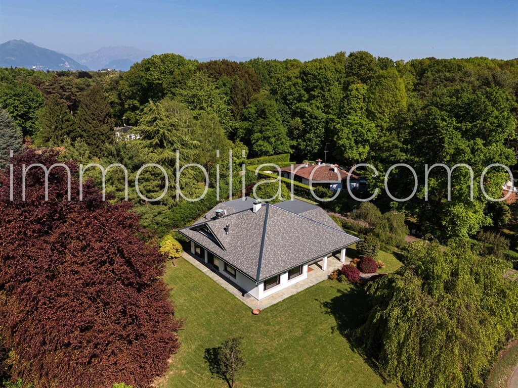 Villa in Fecchio, Cantu, Lombardy 3 - 18705061