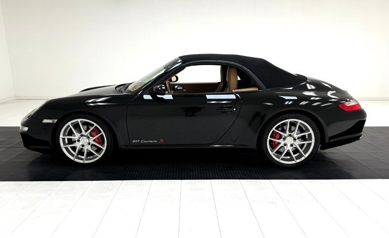 Cabriolet in Morgantown, United States 3 - 18708945