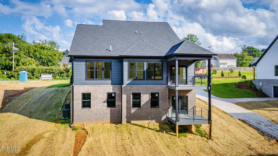 House in Elizabethton, Tennessee, United States 3 - 18321401