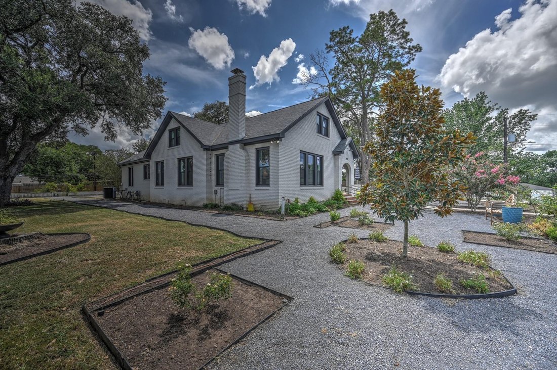 House in Brenham, Texas, United States 3 - 18703811