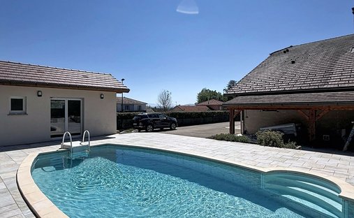 House in Chatillon-en-Michaille, Valserhone, France 1