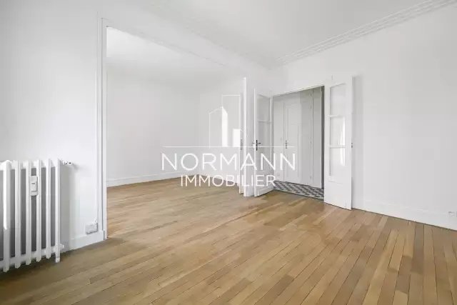 Apartamento en Puteaux, Isla de Francia, Francia 3 - 15869725