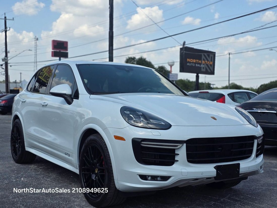 Suv in San Antonio, TX, United States 1 - 18713476