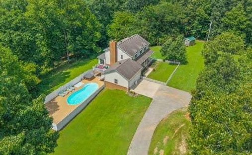 House in Dover, Tennessee, United States 1