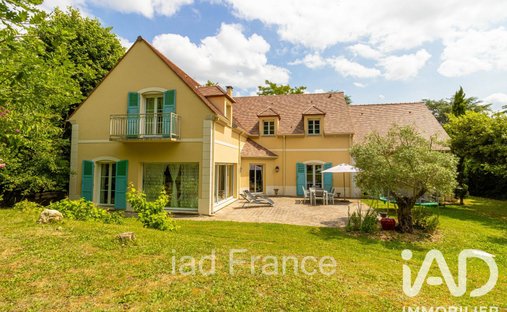 House in Haut, Maule, France 1