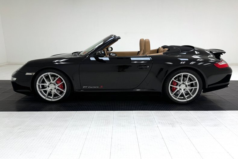 Cabriolet in Morgantown, United States 4 - 18708945