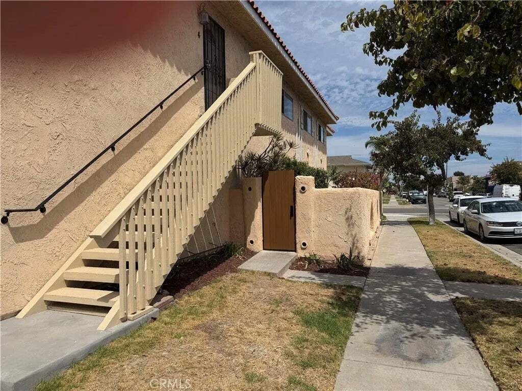 Huntington Beach, California, United States 4 - 18705894
