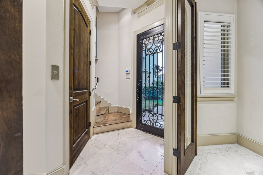 House in Houston, Texas, United States 5 - 18704878